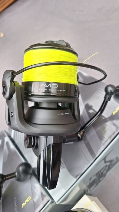 3 sztuki Avid Carp AV8000 kołowrotek karpiowy big pit jak nowe