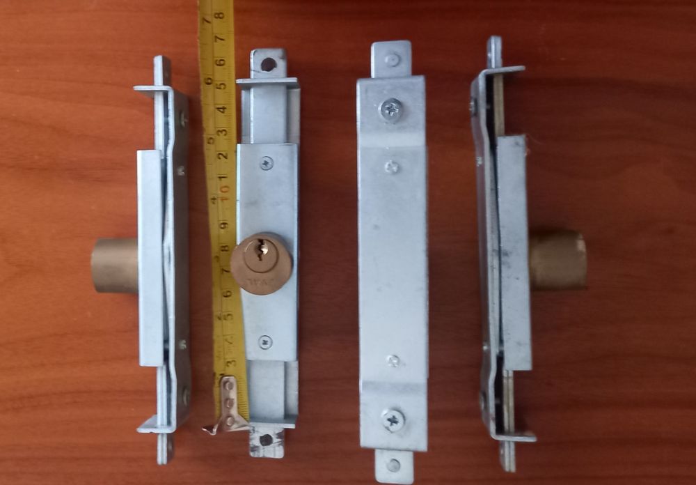 Fechadura Para Grade Lagarta (interna) 15€ a unidade (4 disponíveis)