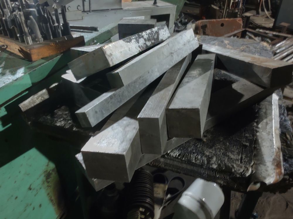 Поковка кругляк квадрат полоса прокат фрезерованная болванка