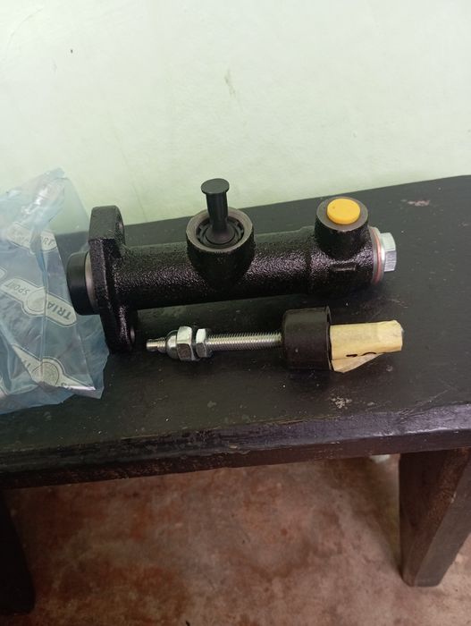 Продам комплект цилиндр сцепление и тормозов