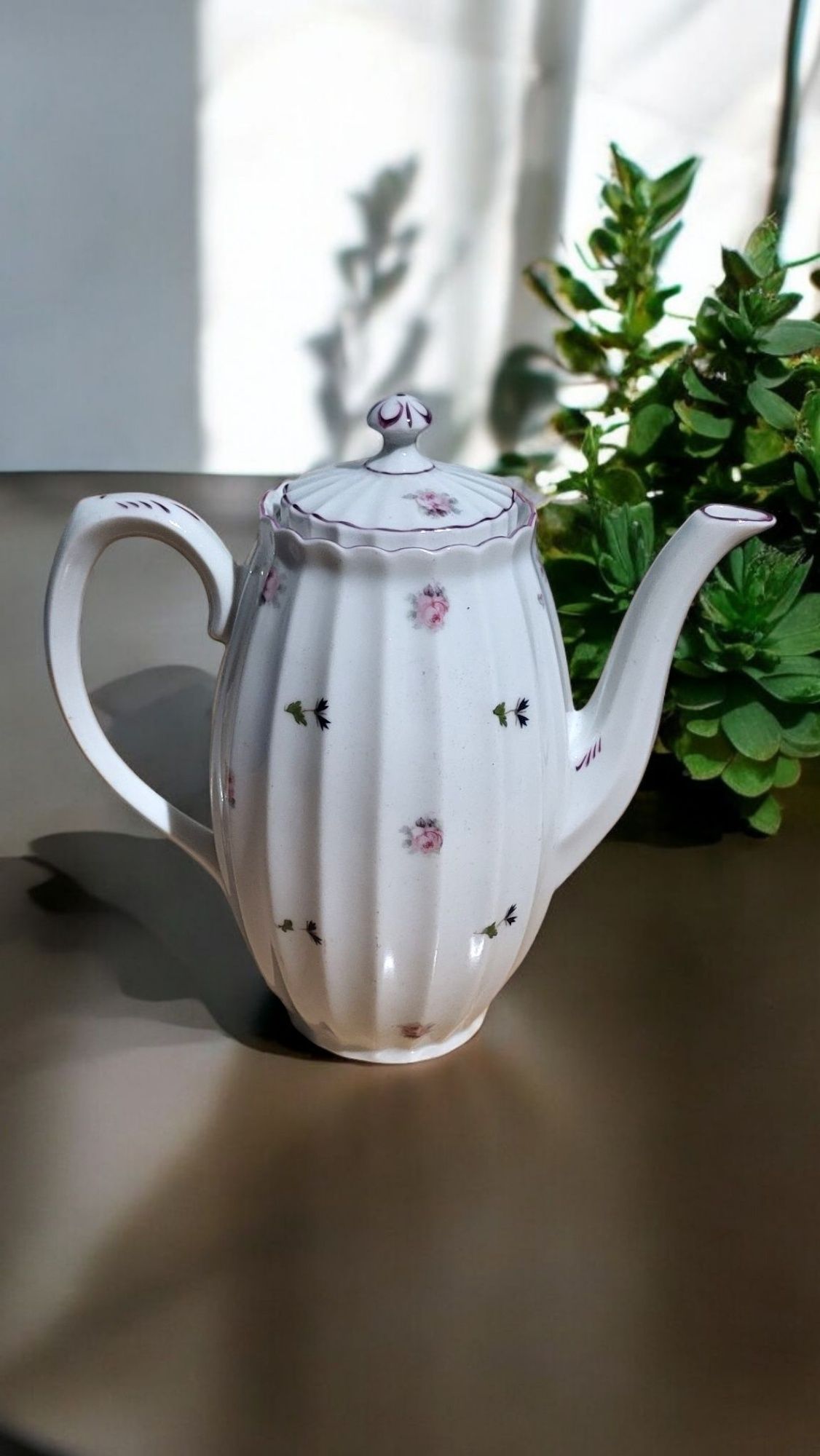 Porcelanowy dzbanek