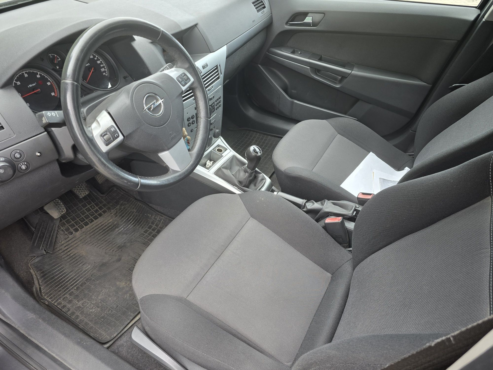 Opel Astra 2011 R 1.7 cdti fajne auto