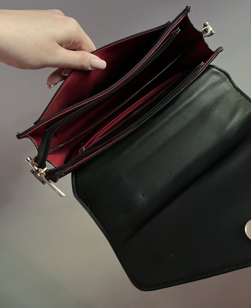 elegancka czarna torebka typu satchel / listonoszka
