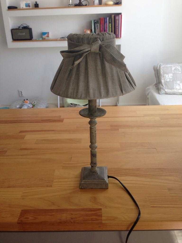 Candeeiros decorativos com abajur em tecido (2 unidades)
