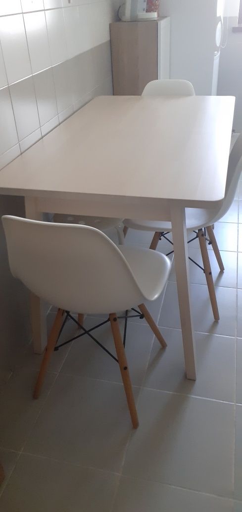 Mesa ikea em bom estado