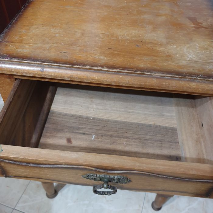 Mesa de Cabeceira antiga