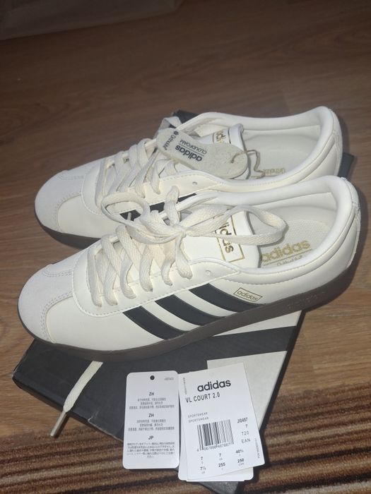 Кросівки Adidas 40 розмір унісекс 1500 грн