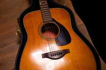 Топовая акустическая гитара YAMAHA FG180-50TH Red label