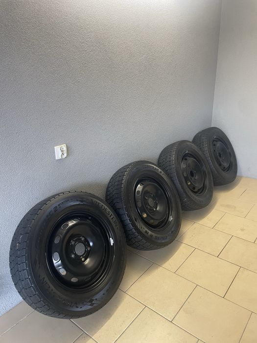 Reno Trafic,Vivaro Felgi Stalowe 16 cali z oponami ZIMA stan Idealny
