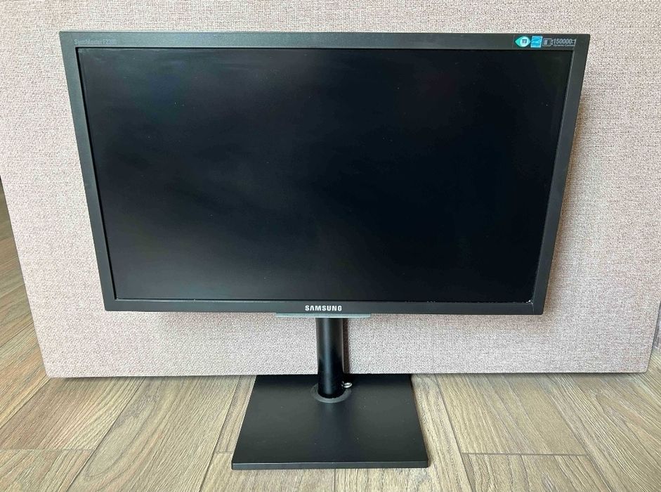 Монитор Samsung Syncmaster F2380.