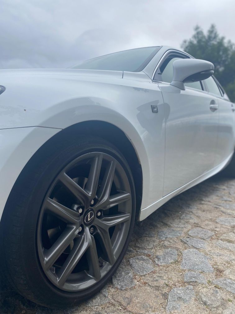Lexus IS 300h F SPORT