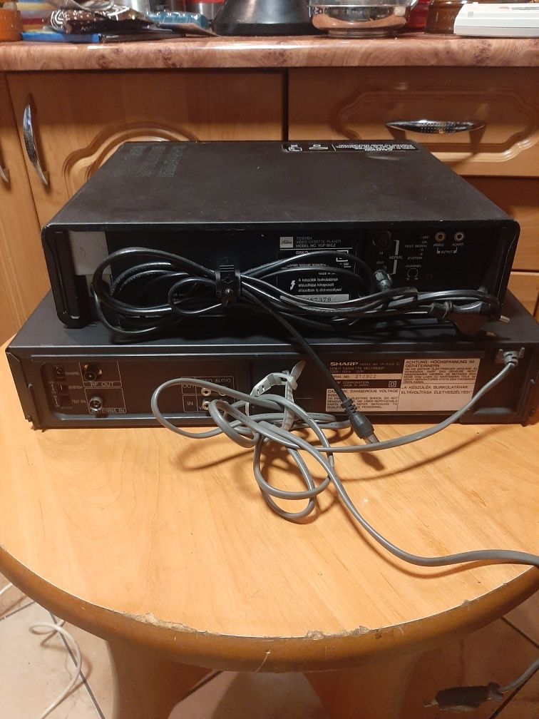 Magnetowid VHS Sharp Toshiba uszkodzone cena za całość