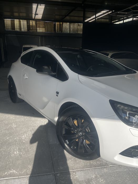 Opel Astra GTC OPC