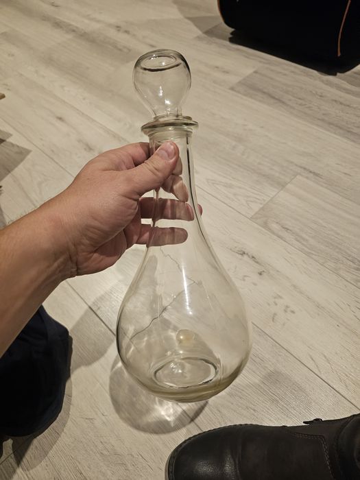 Karafka ma wino (posiadam 3szt)