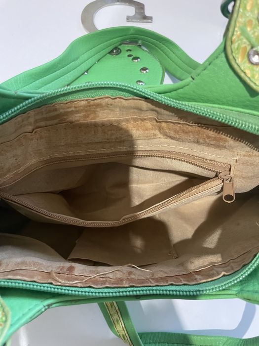 зелена вінтажна сумка