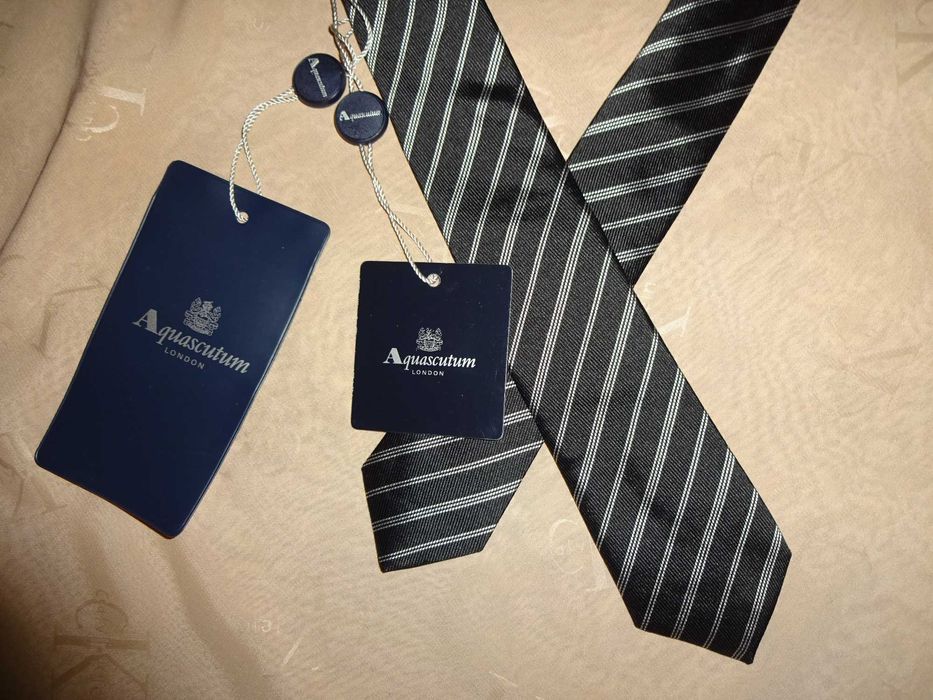 AQUASCUTUM London SILK wąski NOWY jedwabny czarny w białe paski krawat