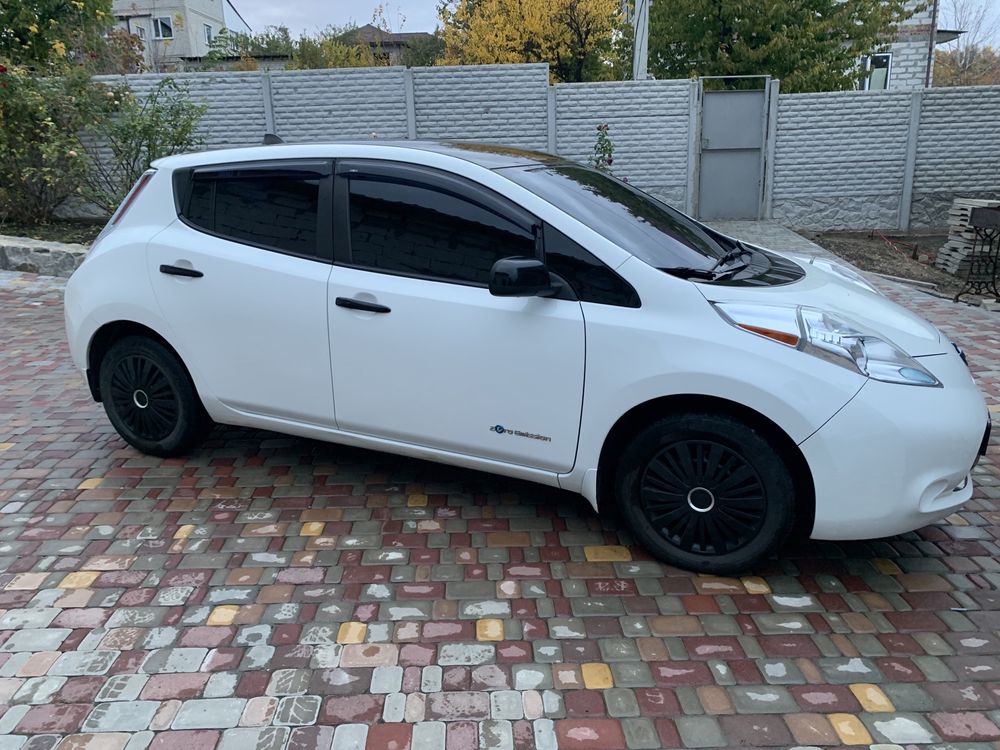 Срочно продам Nissan Leaf  24кВт