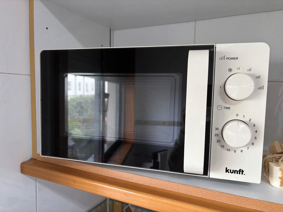 Microondas da marca Kunft