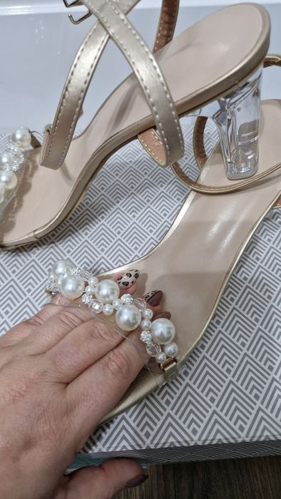 Nowe, śliczne sandałki złote, błyskotki, 41