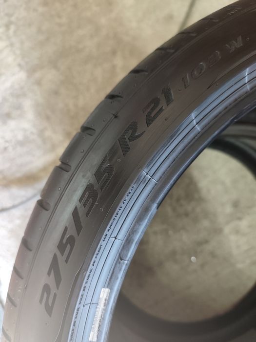 Pneus 275/35r21 Pirelli P Zero com 75% piso