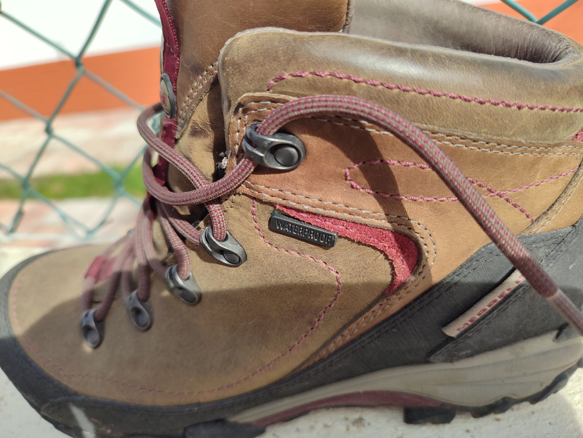 Bota Merrell á prova d'agua