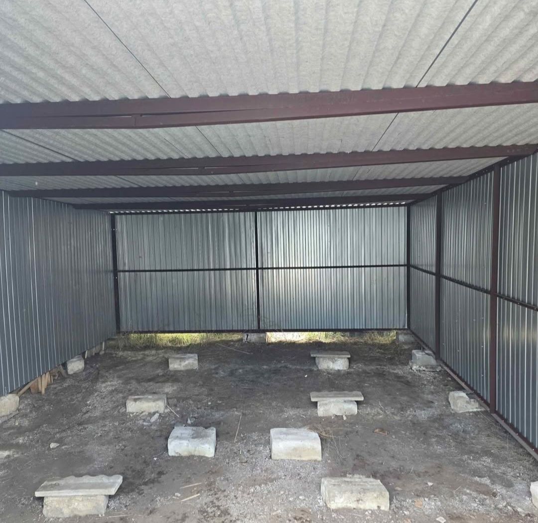 Garaż blaszany 6,5 x 4,5 filc na dachu
