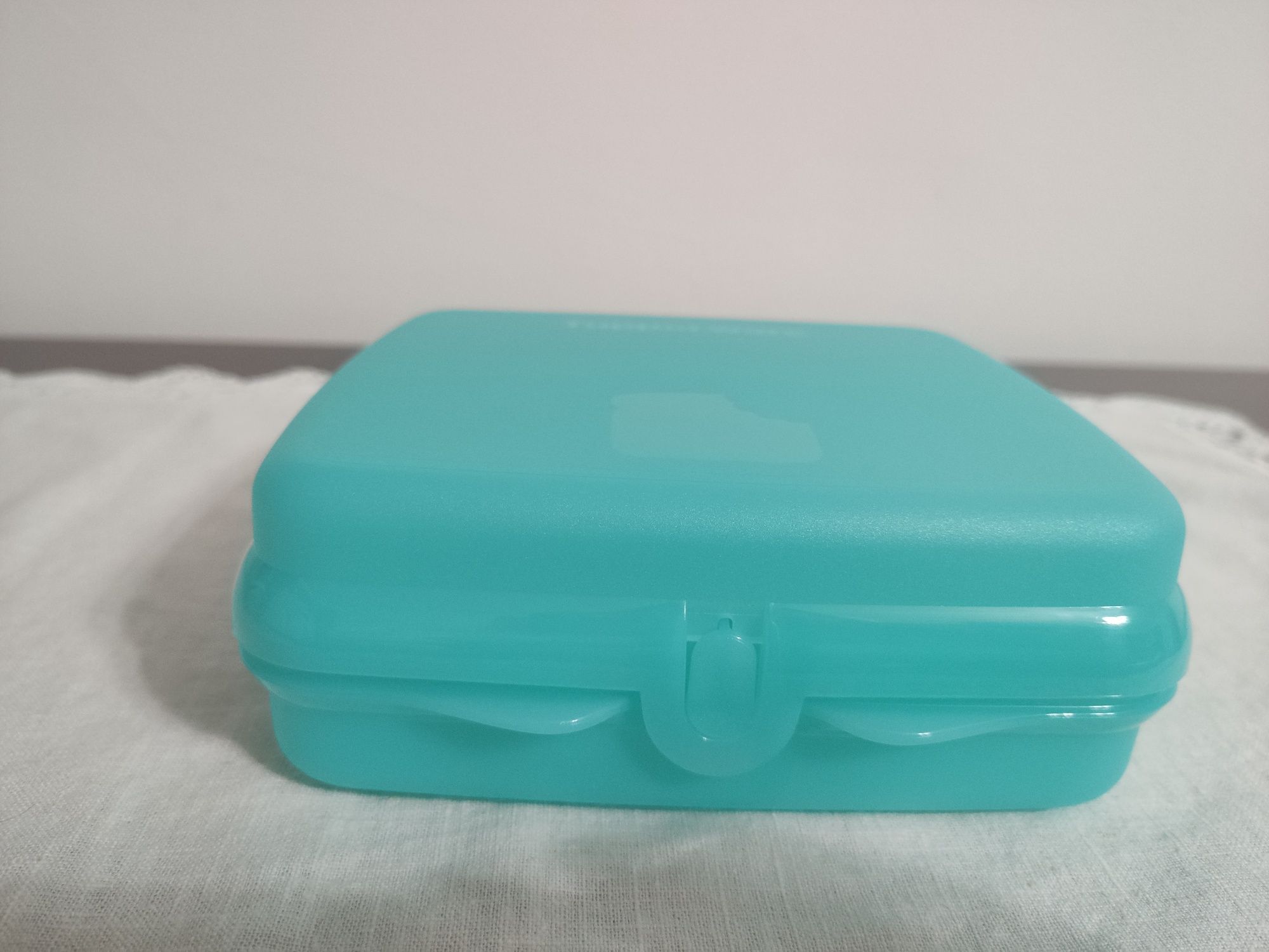 Ostra Tupperware