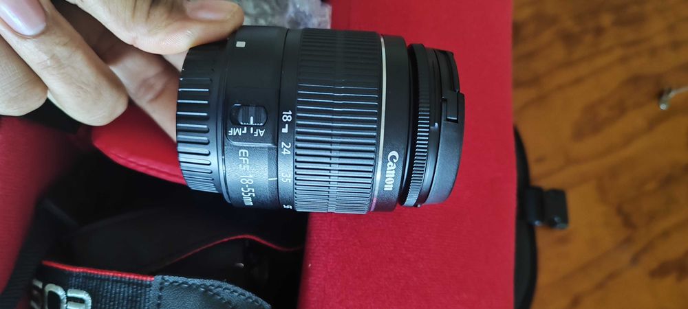 Câmera fotográfica Canon.