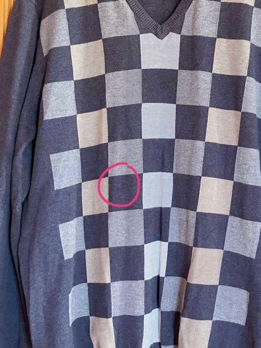 Sweter męski w kratę dekolt serek rozm. L