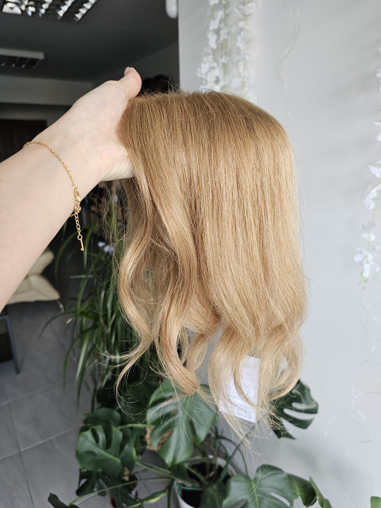 Lekki tupet topper z włosów naturalnych Ola V miodowy blond 40 cm