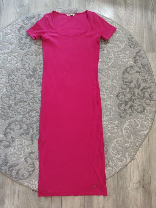 Sukienka letnia z rozcięciem