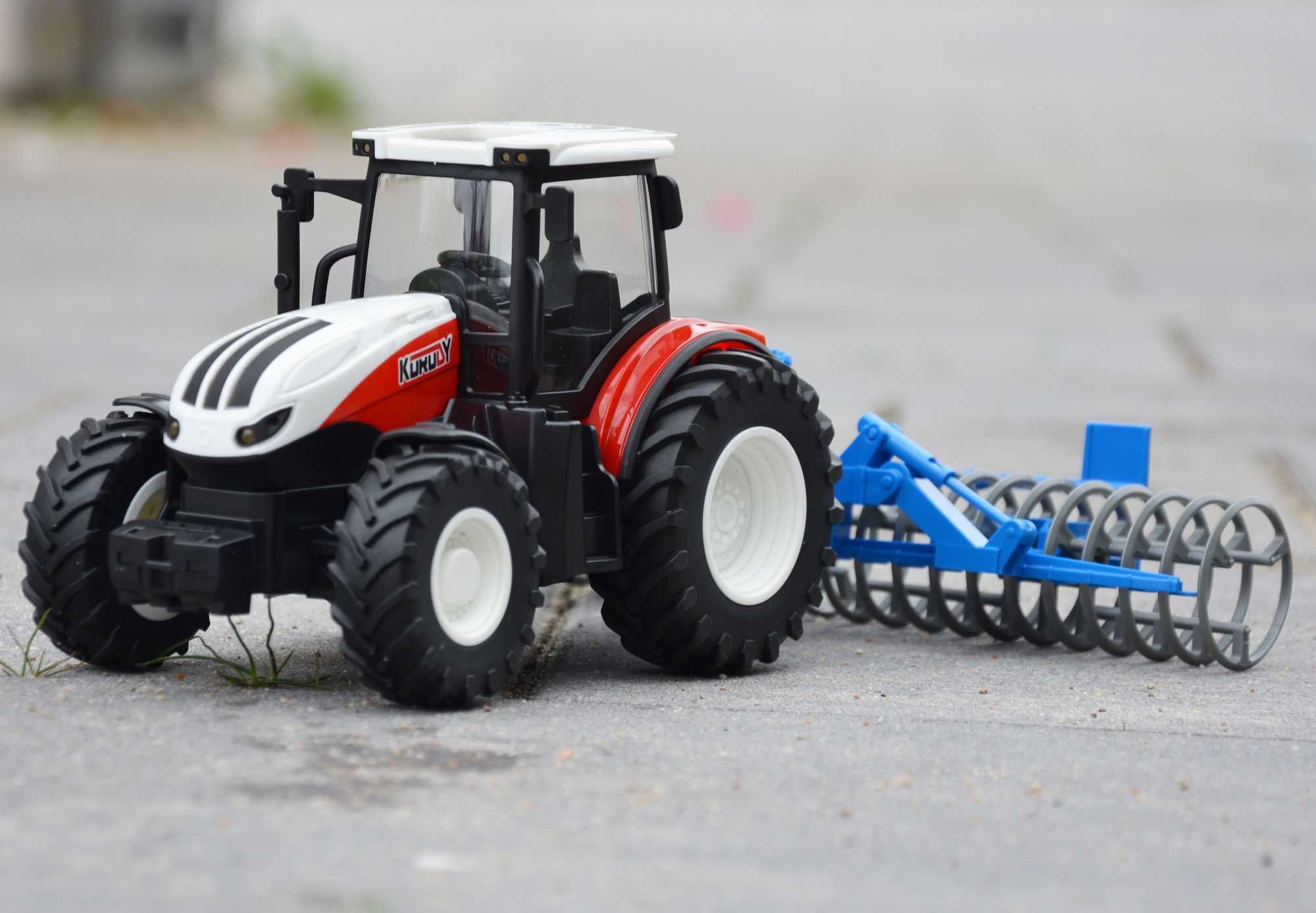 Traktor zdalnie sterowany 1:24 ciągnik RC + Agregat talerzowy