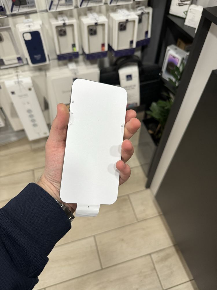 Used as iPhone 15 pro max 256gb natural/white