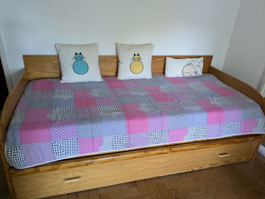 Cama individual com colchão