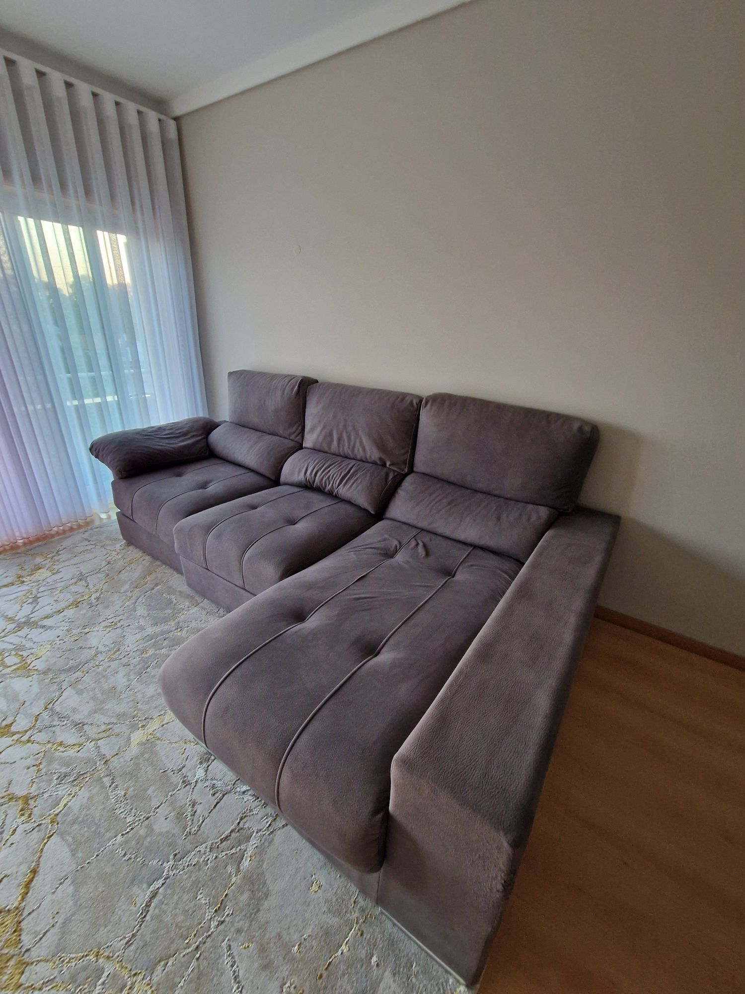 Sofá com chaise long