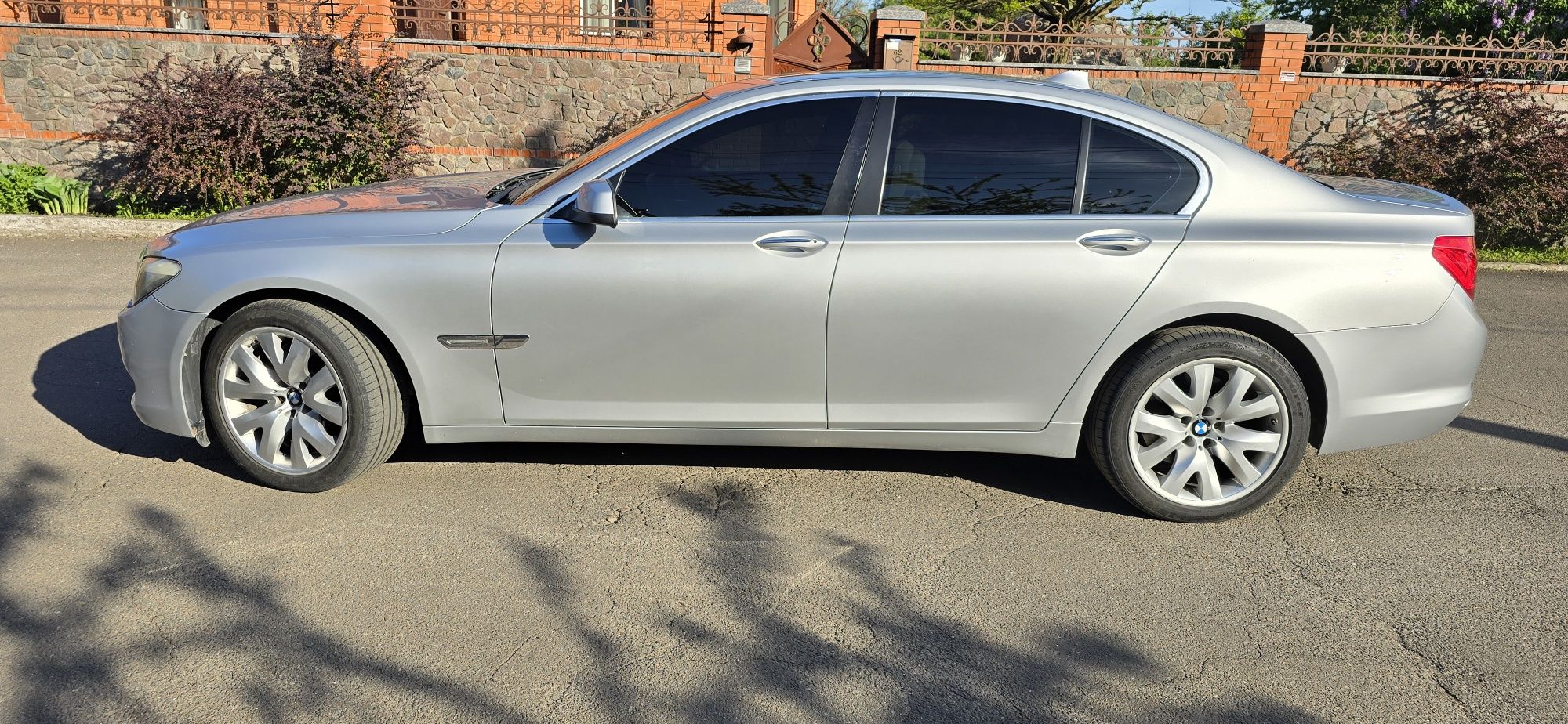 Продам BMW-7  740i