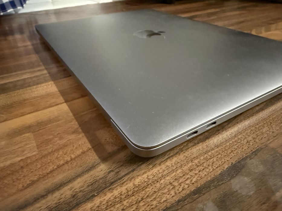 macbook pro 13 2020 rok 111 cykli jak nowy+ windows 11
