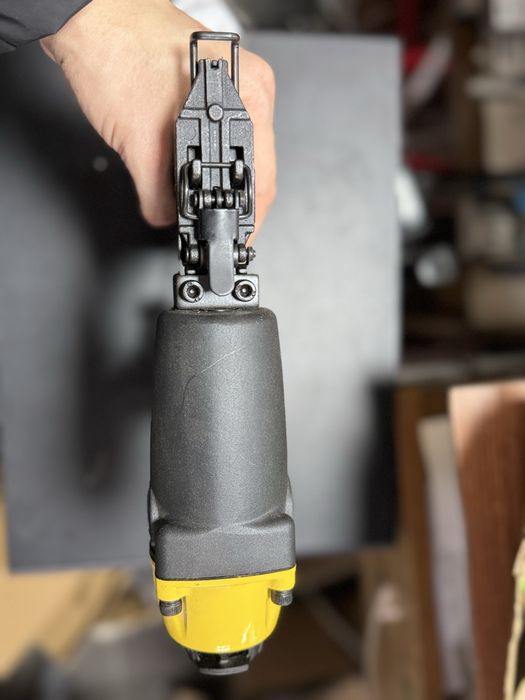 Степлер пневматичний