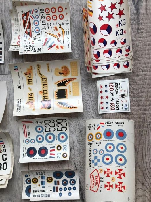 Декаль на модели самолетов.