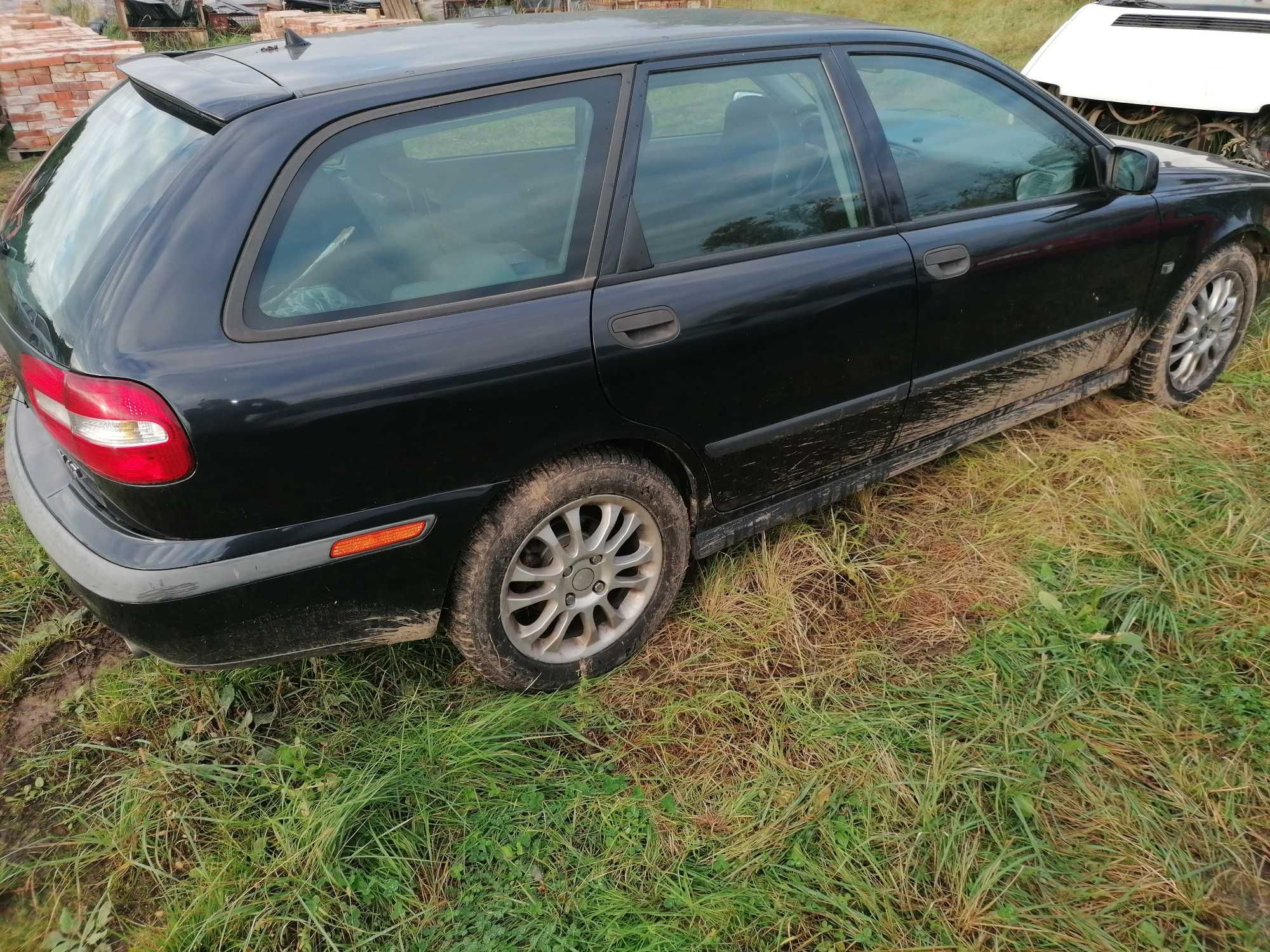 Volvo V40 1999r 1,8E Karoseria z przeznaczeniem na części