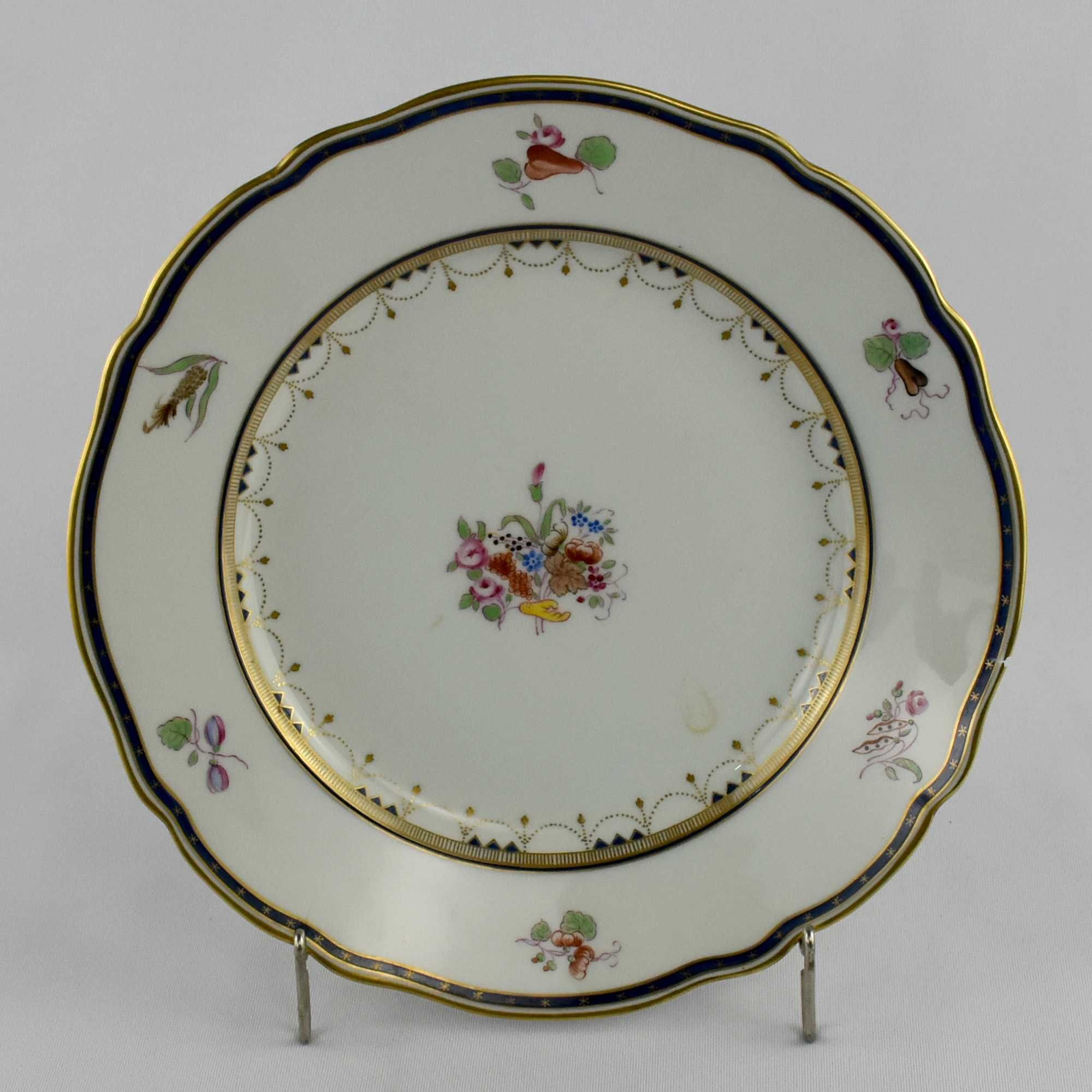 Prato Porcelana Vista Alegre decoração floral e filete a ouro