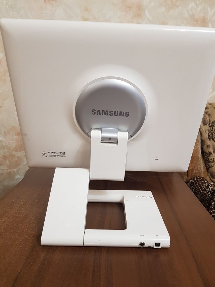 Монитор Samsung SyncMaster 971p