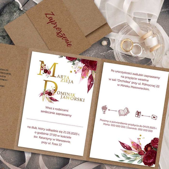 Folderowe zaproszenia czerwone inicjały