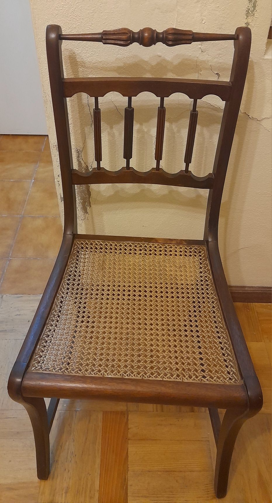 Cadeira de mogno com assento em palhinha