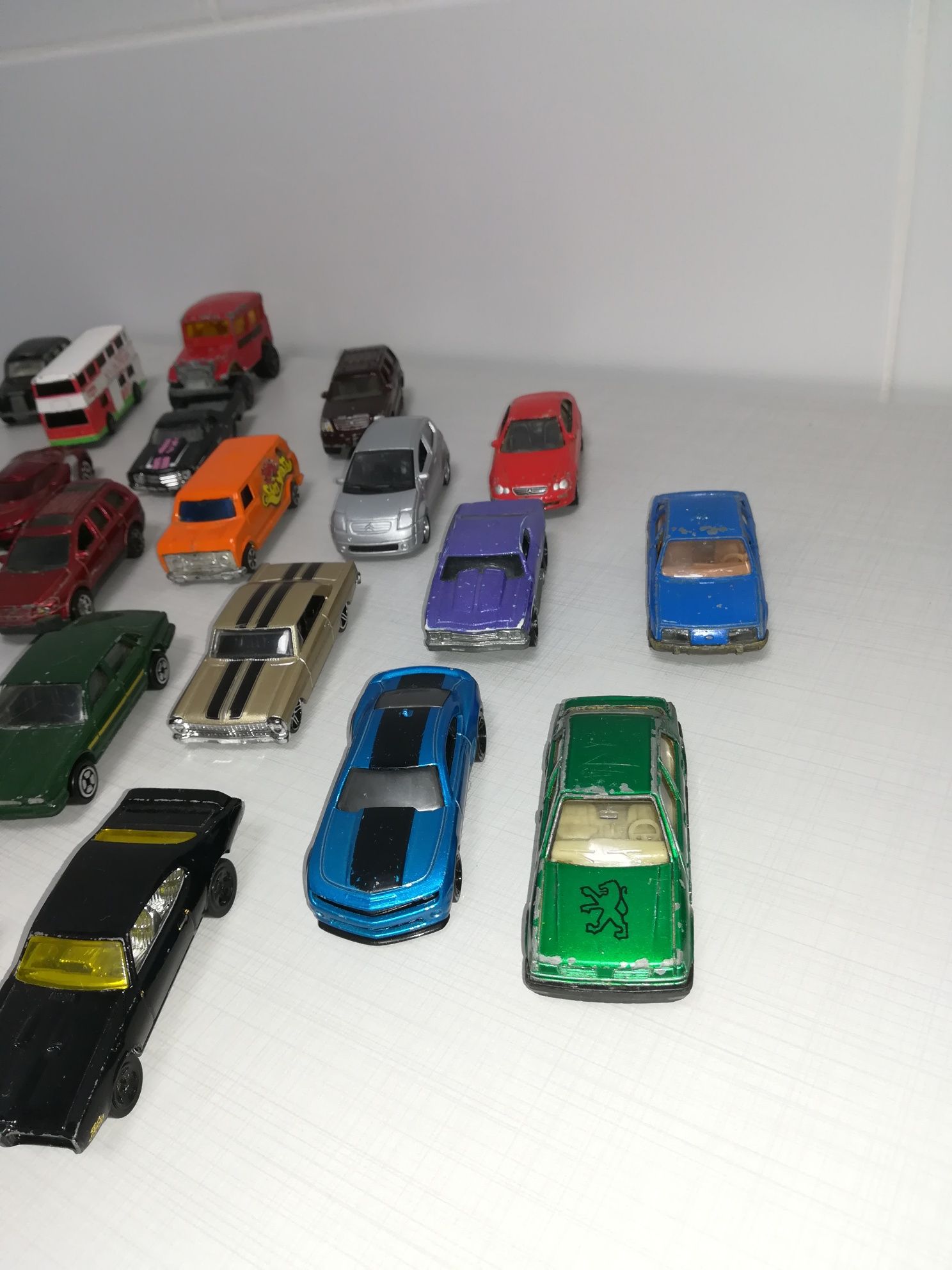 Miniaturas automóveis 1,50€ Cada