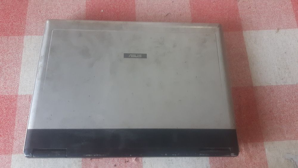 Asus Z53J com carregador