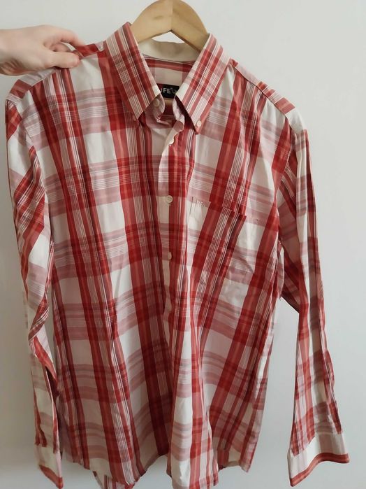 Camisa axadrezada, tamanho L, em muito bom estado