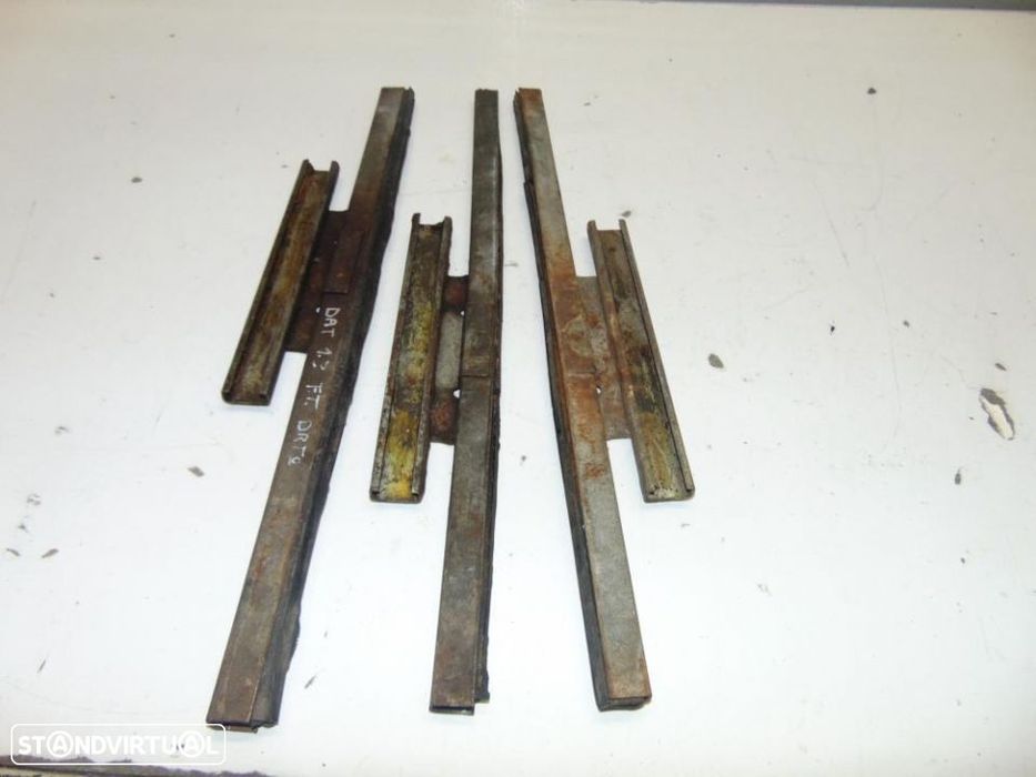 Datsun 1200 calhas do vidro