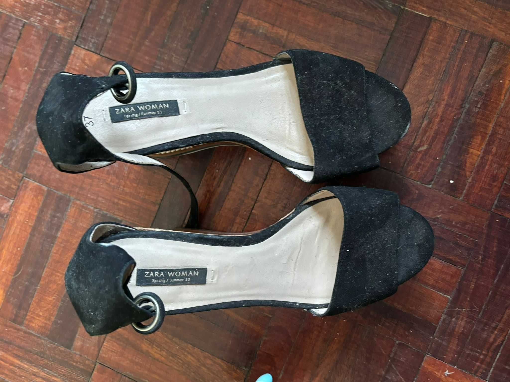 Sapatos altos para mulheres