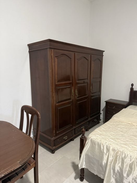Vende-se moveis de madeira